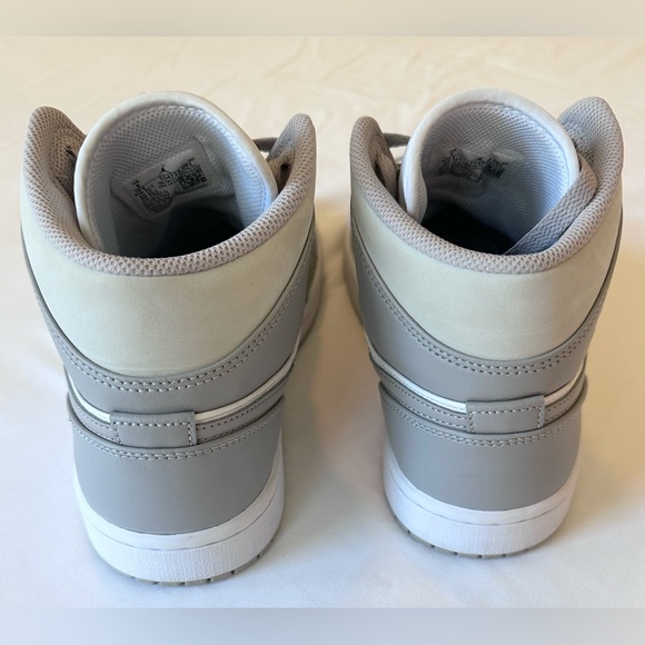 Nike Air Jordan 1 Mid “Light Smoke Grey” Men’s 9 – Clean & Authentic - Picture 3 of 12